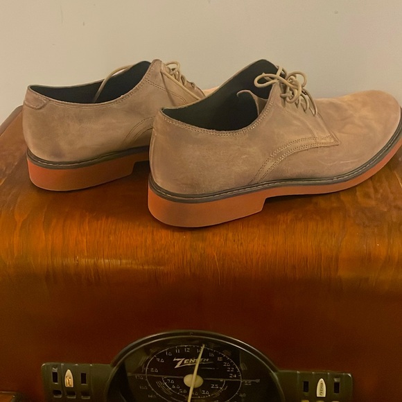 Men’s Wedge Hill Lace Up Suede Dress Shoe
Size 12 - Picture 5 of 6